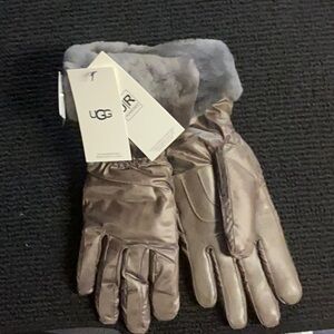 UGG gloves. Women, faux fur cuff.